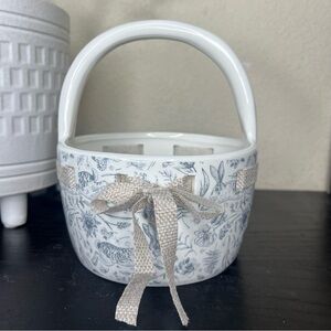 NEW Target Bullseyes Playground Ceramic Blue Easter Bunny Basket